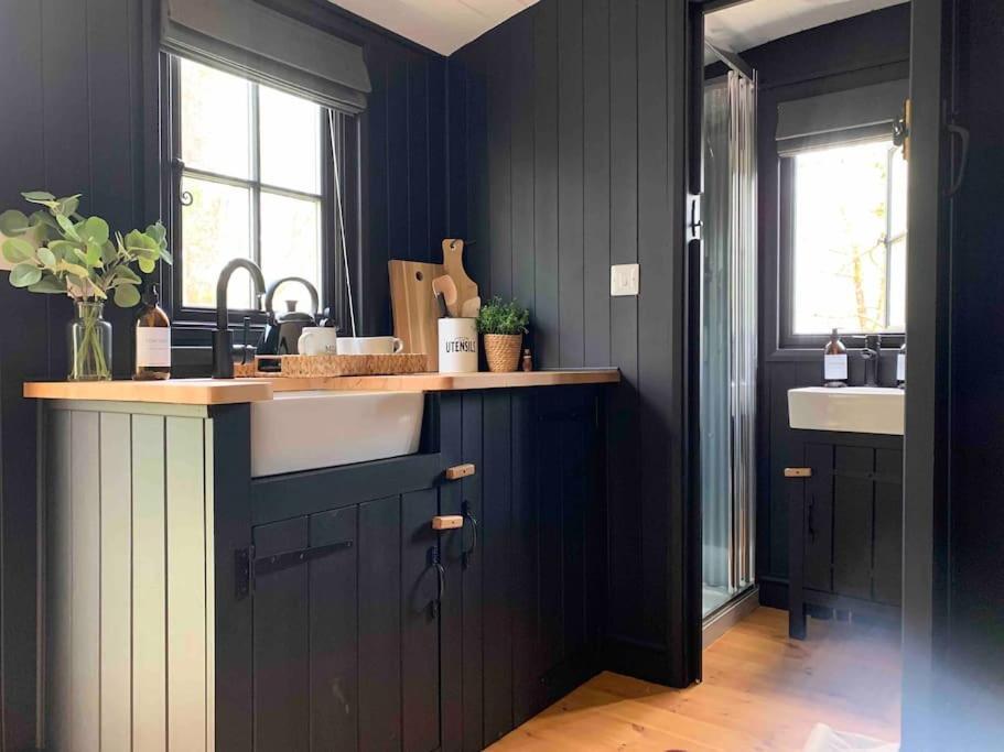 Cornwall Woodland Shepherd'S Hut - Dennis Hut بودمين المظهر الخارجي الصورة