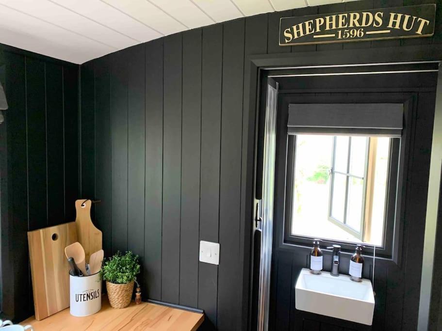 Cornwall Woodland Shepherd'S Hut - Dennis Hut بودمين المظهر الخارجي الصورة