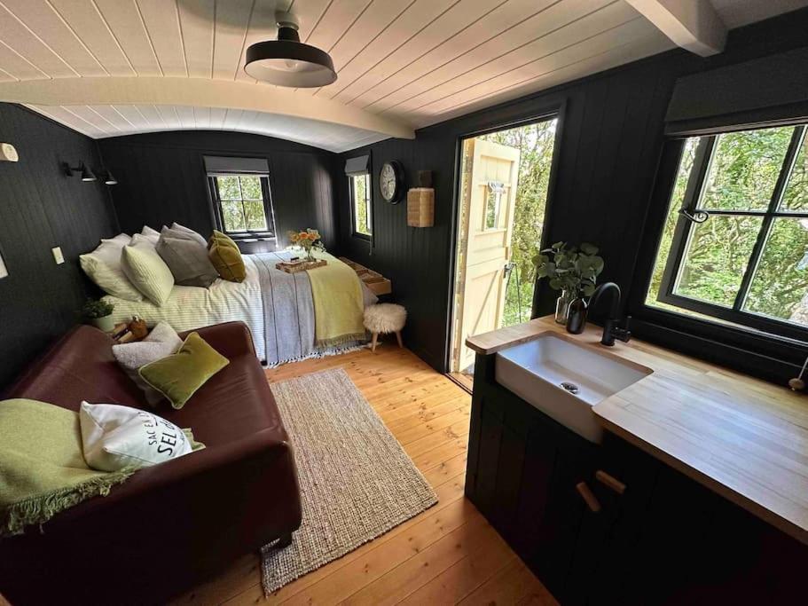 Cornwall Woodland Shepherd'S Hut - Dennis Hut بودمين المظهر الخارجي الصورة