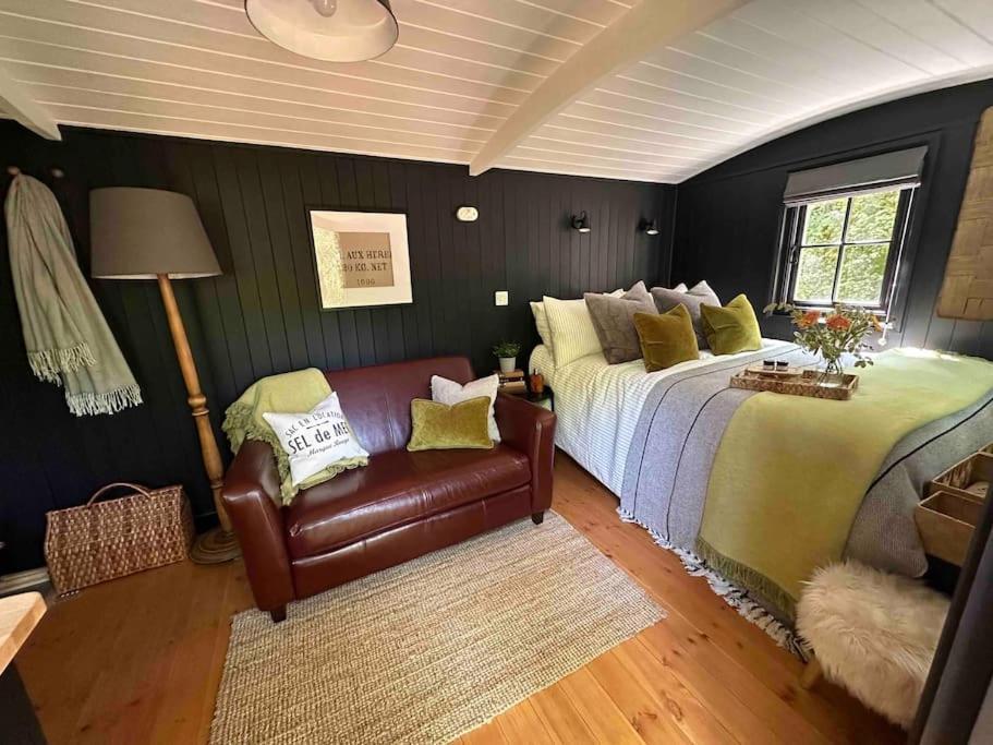 Cornwall Woodland Shepherd'S Hut - Dennis Hut بودمين المظهر الخارجي الصورة